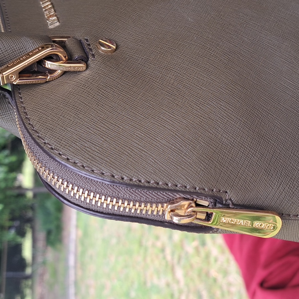 Michael Kors Olive Green Leather Shoulder/ Crossbody Bag Excellent Used Cond. - Picture 12 of 15